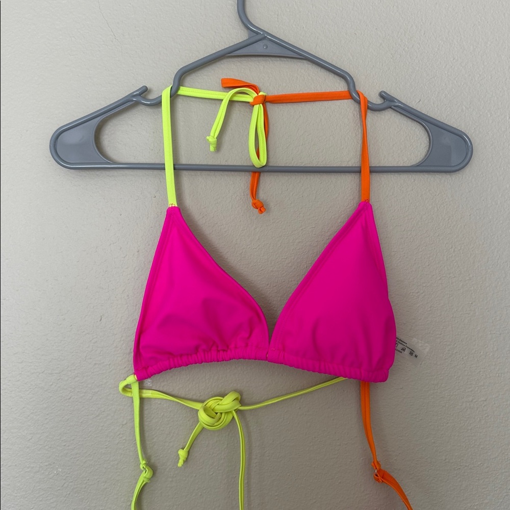 Bikini - Picture 2 of 4